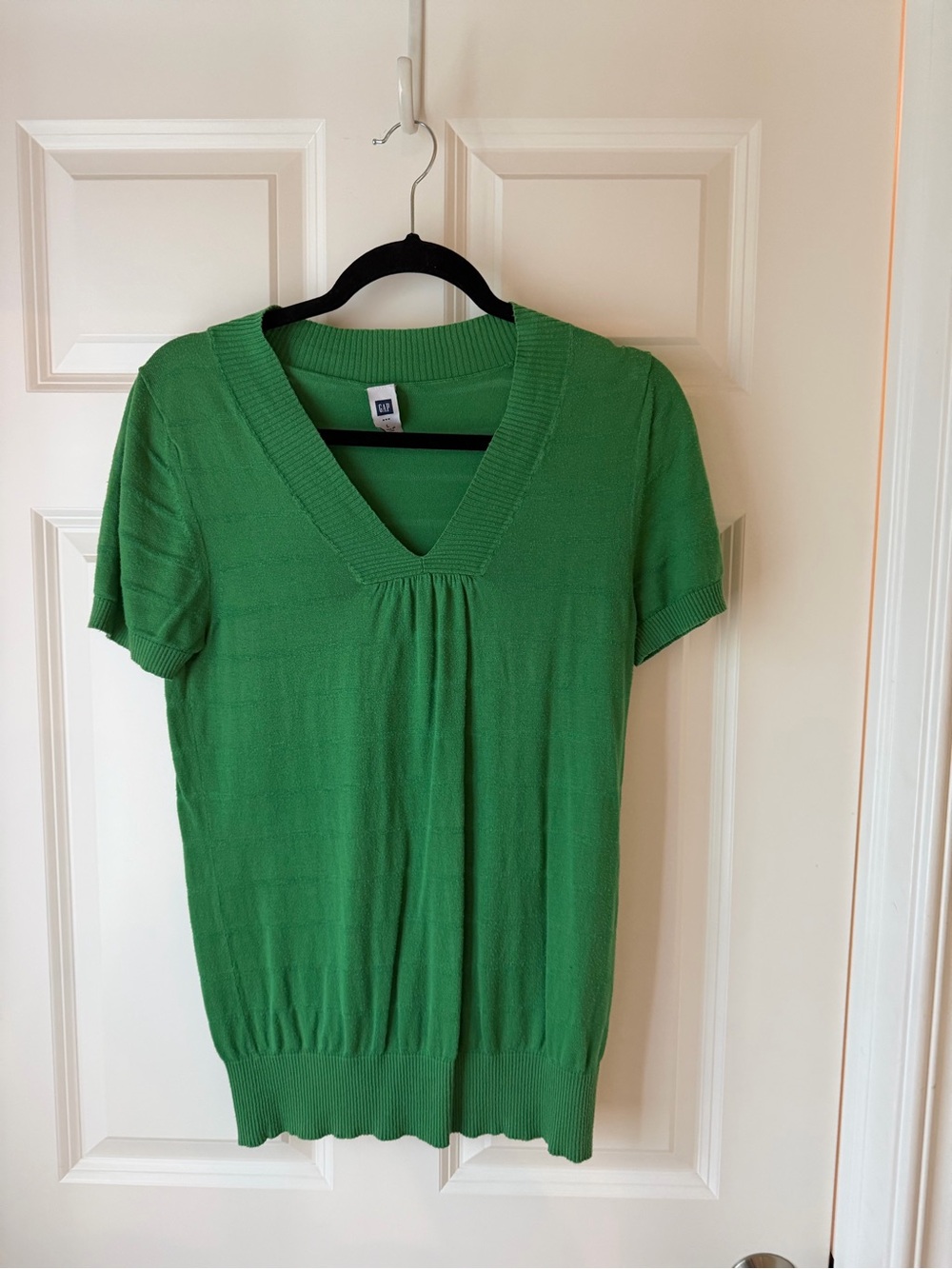 GAP Kelly Green V-Neck Short Sleeve Lightweight Sweater Casual Preppy